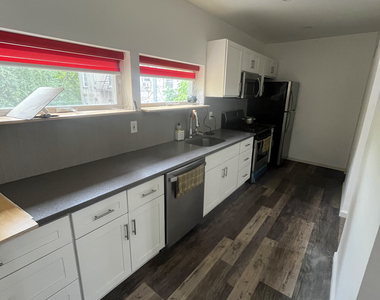 130 Van Dyke Street - Photo Thumbnail 4