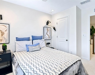 1120 Lakeshore Breeze Place - Photo Thumbnail 19