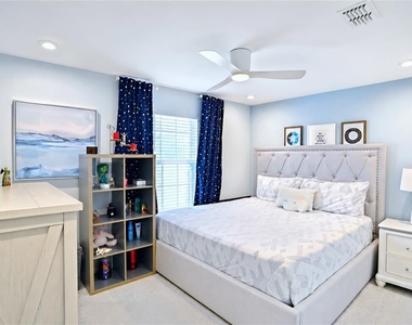 1120 Lakeshore Breeze Place - Photo Thumbnail 23