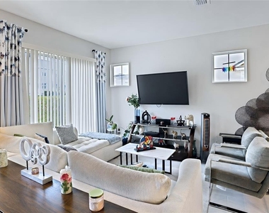1120 Lakeshore Breeze Place - Photo Thumbnail 14