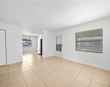 702 Michigan Court - Photo Thumbnail 4