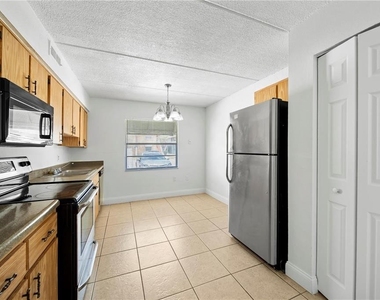 702 Michigan Court - Photo Thumbnail 8