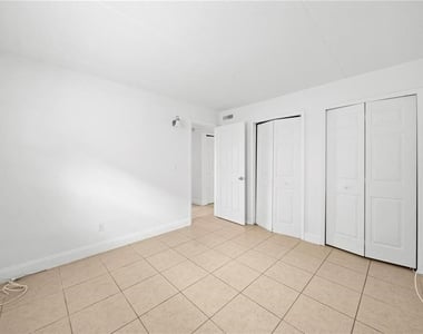 702 Michigan Court - Photo Thumbnail 12