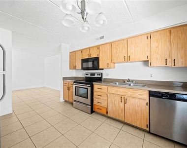 702 Michigan Court - Photo Thumbnail 10