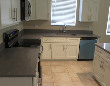 2616 Eagle Canyon Drive N - Photo Thumbnail 4