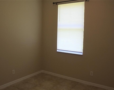 2616 Eagle Canyon Drive N - Photo Thumbnail 12
