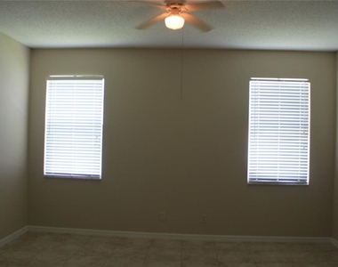 2616 Eagle Canyon Drive N - Photo Thumbnail 9