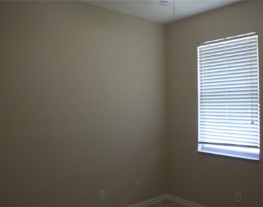 2616 Eagle Canyon Drive N - Photo Thumbnail 13