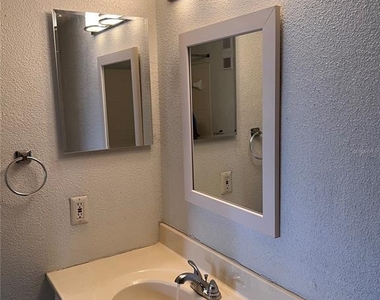3740 Idlebrook Circle - Photo Thumbnail 10