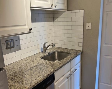 3740 Idlebrook Circle - Photo Thumbnail 7