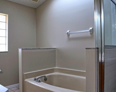 132 Azalea Drive - Photo Thumbnail 13