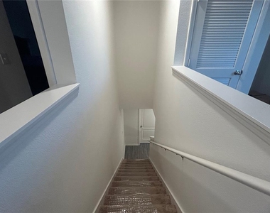 1303 Congo Court - Photo Thumbnail 11
