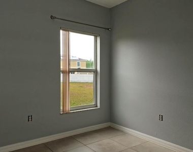752 Paris Drive - Photo Thumbnail 5