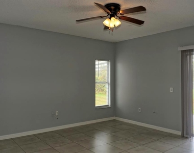 752 Paris Drive - Photo Thumbnail 10