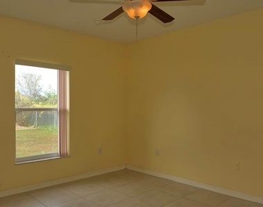 752 Paris Drive - Photo Thumbnail 8