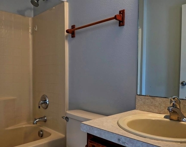 752 Paris Drive - Photo Thumbnail 4