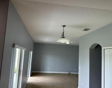 1900 Thetford Circle - Photo Thumbnail 2