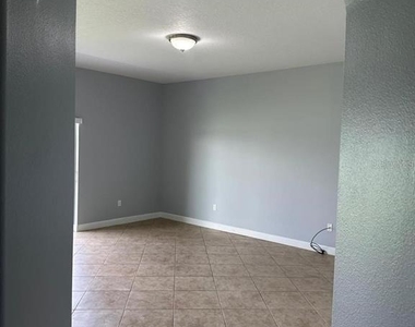 1900 Thetford Circle - Photo Thumbnail 5