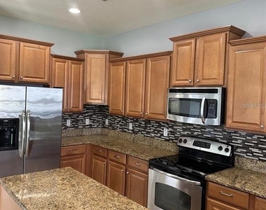 1900 Thetford Circle - Photo Thumbnail 3