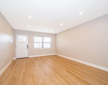 4522 Fetrow Drive - Photo Thumbnail 6