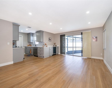 4522 Fetrow Drive - Photo Thumbnail 7
