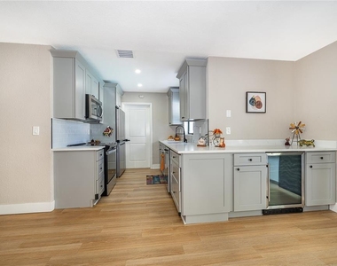 4522 Fetrow Drive - Photo Thumbnail 10