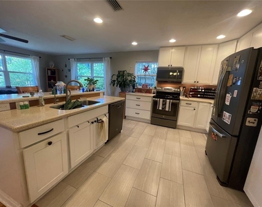 1317 Nw 4th Street - Photo Thumbnail 4