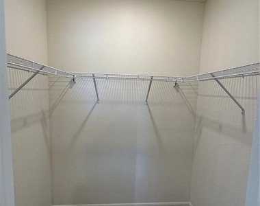 1841 Pleasant Maple Court - Photo Thumbnail 12
