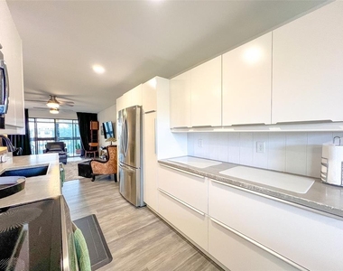 625 30th Avenue W - Photo Thumbnail 3