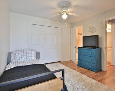 5570 Rosehill Road - Photo Thumbnail 6