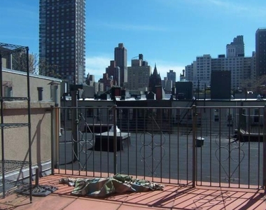 312 East 90th Street - Photo Thumbnail 3