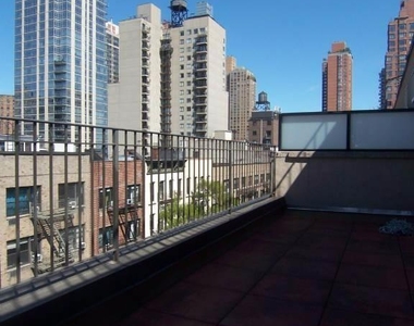 312 East 90th Street - Photo Thumbnail 4