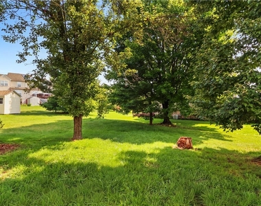 475 Celandine Drive - Photo Thumbnail 10