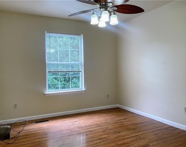 475 Celandine Drive - Photo Thumbnail 11
