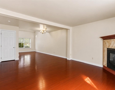 475 Celandine Drive - Photo Thumbnail 4