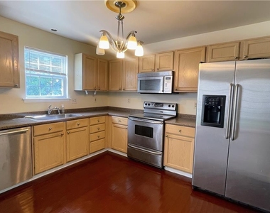 475 Celandine Drive - Photo Thumbnail 4