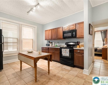 717 W Broad Street - Photo Thumbnail 6