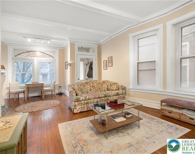 717 W Broad Street - Photo Thumbnail 2