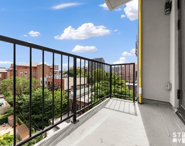 Myrtle Avenue & Taaffe Pl - Photo Thumbnail 6