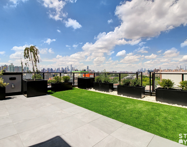 Myrtle Avenue & Taaffe Pl - Photo Thumbnail 9
