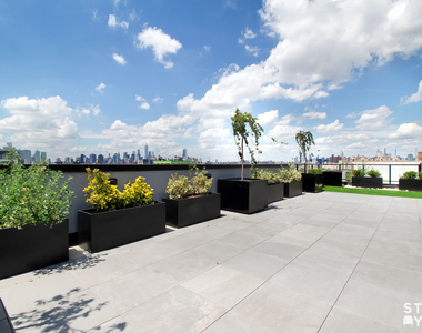 Myrtle Avenue & Taaffe Pl - Photo Thumbnail 8