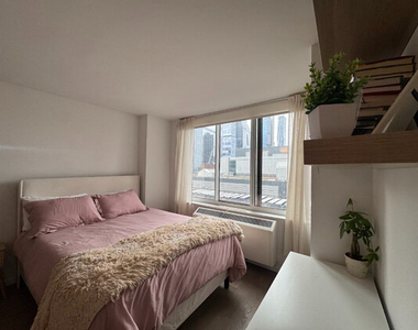 650 West 42nd Street - Photo Thumbnail 2