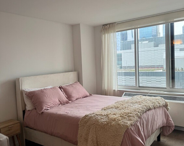 650 West 42nd Street - Photo Thumbnail 7
