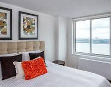 650 West 42nd Street - Photo Thumbnail 4