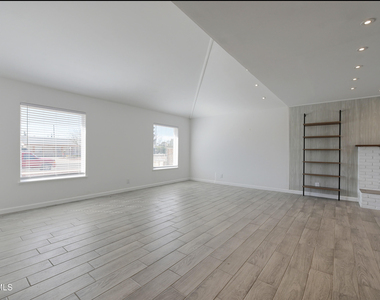 8617 Darlina Drive - Photo Thumbnail 6