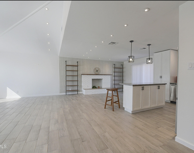 8617 Darlina Drive - Photo Thumbnail 5
