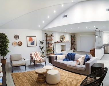 8617 Darlina Drive - Photo Thumbnail 4