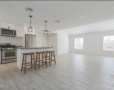 8617 Darlina Drive - Photo Thumbnail 13