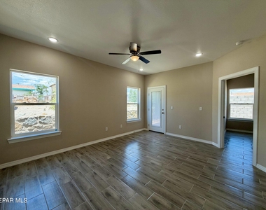 125 Palma Drive - Photo Thumbnail 13