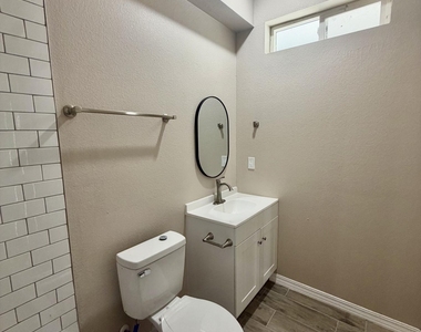 125 Palma Drive - Photo Thumbnail 3